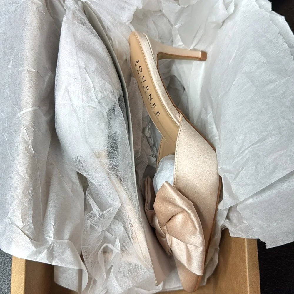 Journee Collection Women's Tiarra Pump Elegant Cream Bow Heels - Picture 9 of 9